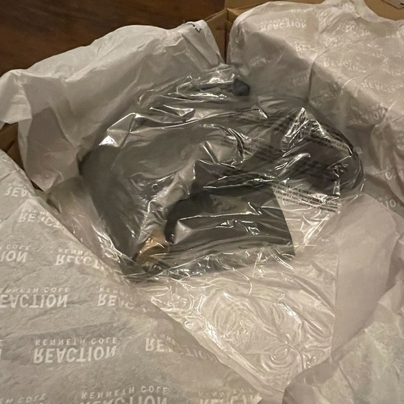 Reaction by Kenneth Cole.Size8.5, Tall gray boot w heel. NWT. - Picture 6 of 8